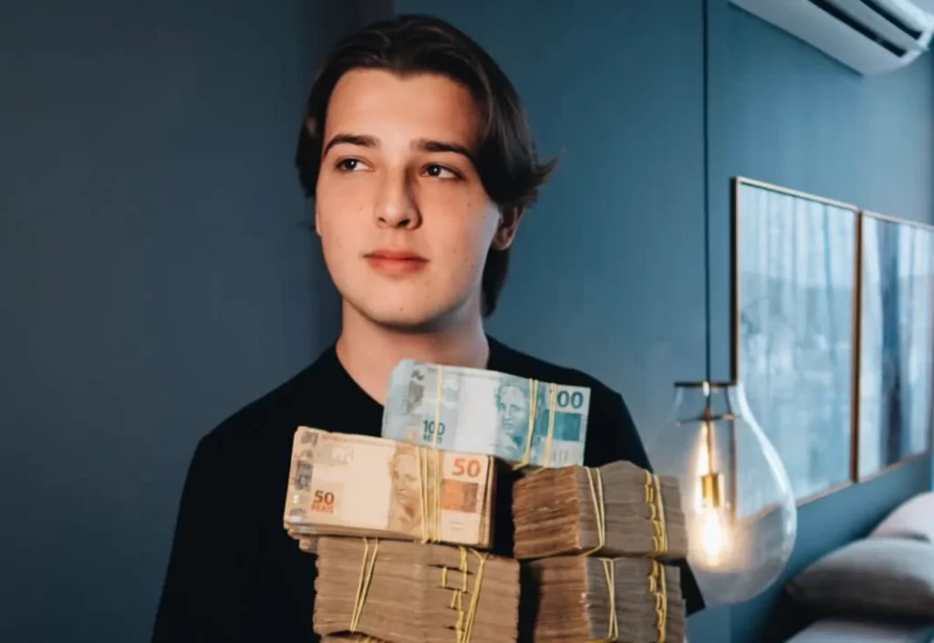 uma foto de kayky janiszewski segurando alguns malotes de dinheiro